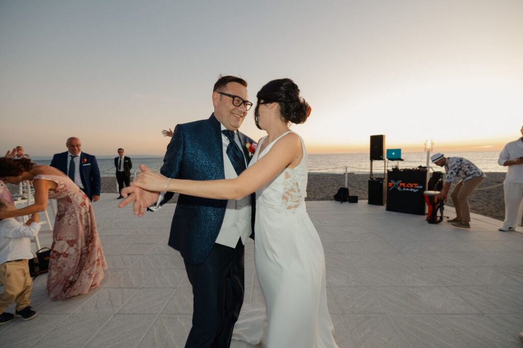 DJ bodas Madrid · DJ para bodas en Madrid: tarifas reales y cómo elegir