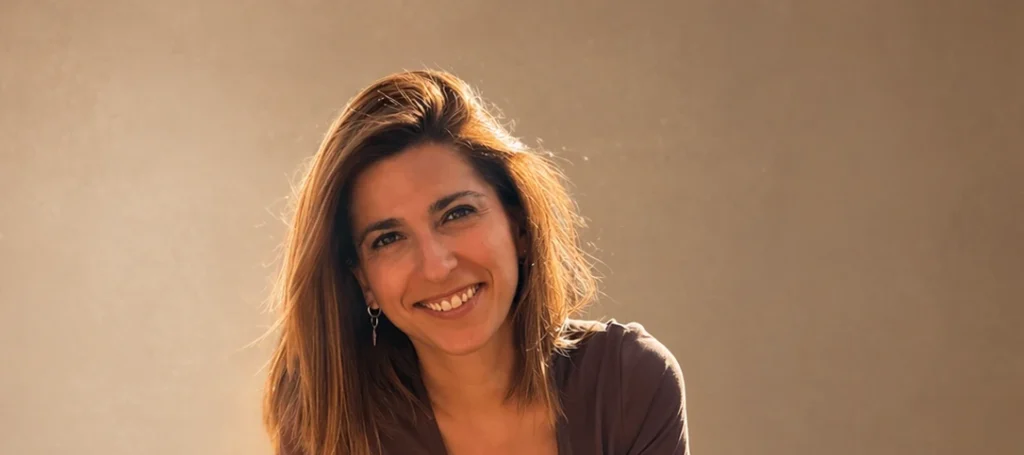 Retrato de Lydia Torrejón, cantante de música en directo para bodas en Barcelona